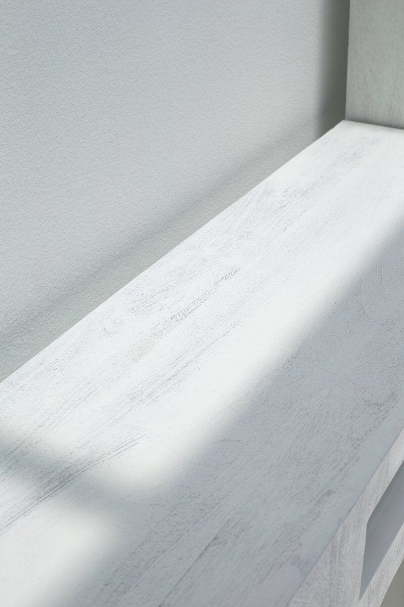 Vilnius White Painted Display Console Homekode