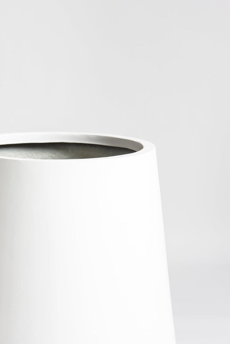 Blanco Sphere Fiber Glass Pot