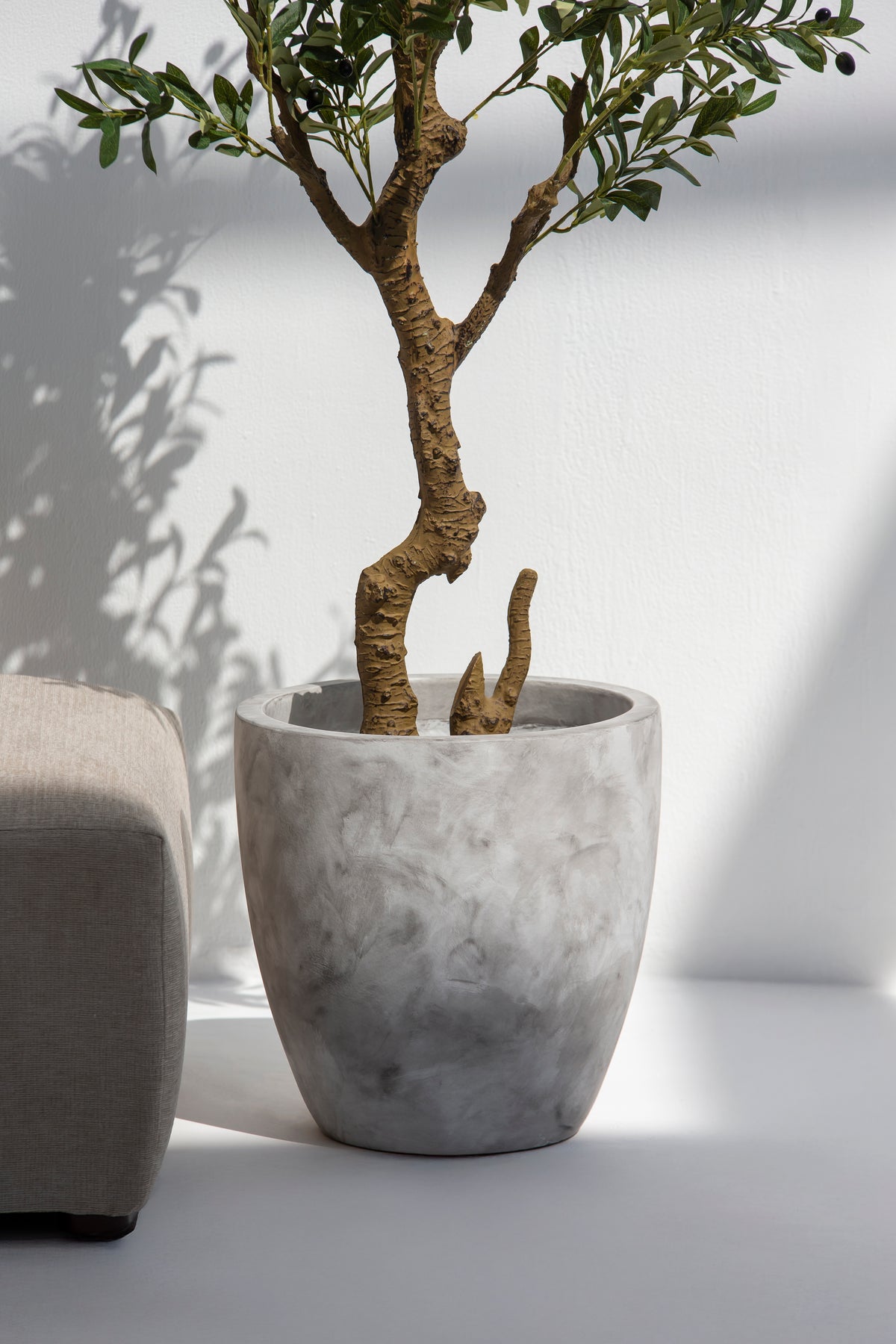Vita Smoky Gray Concrete Pot