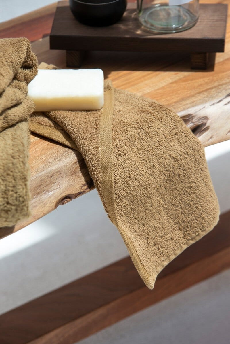 Cl Brown Classic Luxury Hotel Towels