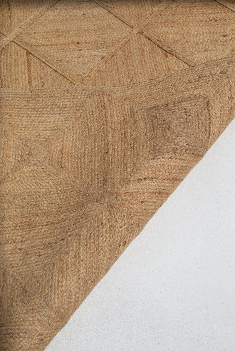 Timeless Diamond Trellis Jute Rug: Sustainable Elegance for Your Home