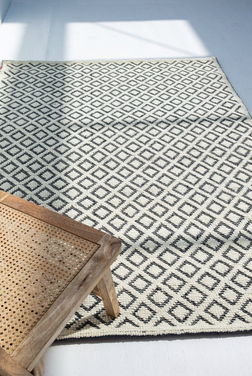 Nautical Serenity - Natural White & Navy Blue Woven Rug (2 Sizes) WOVEN RUG