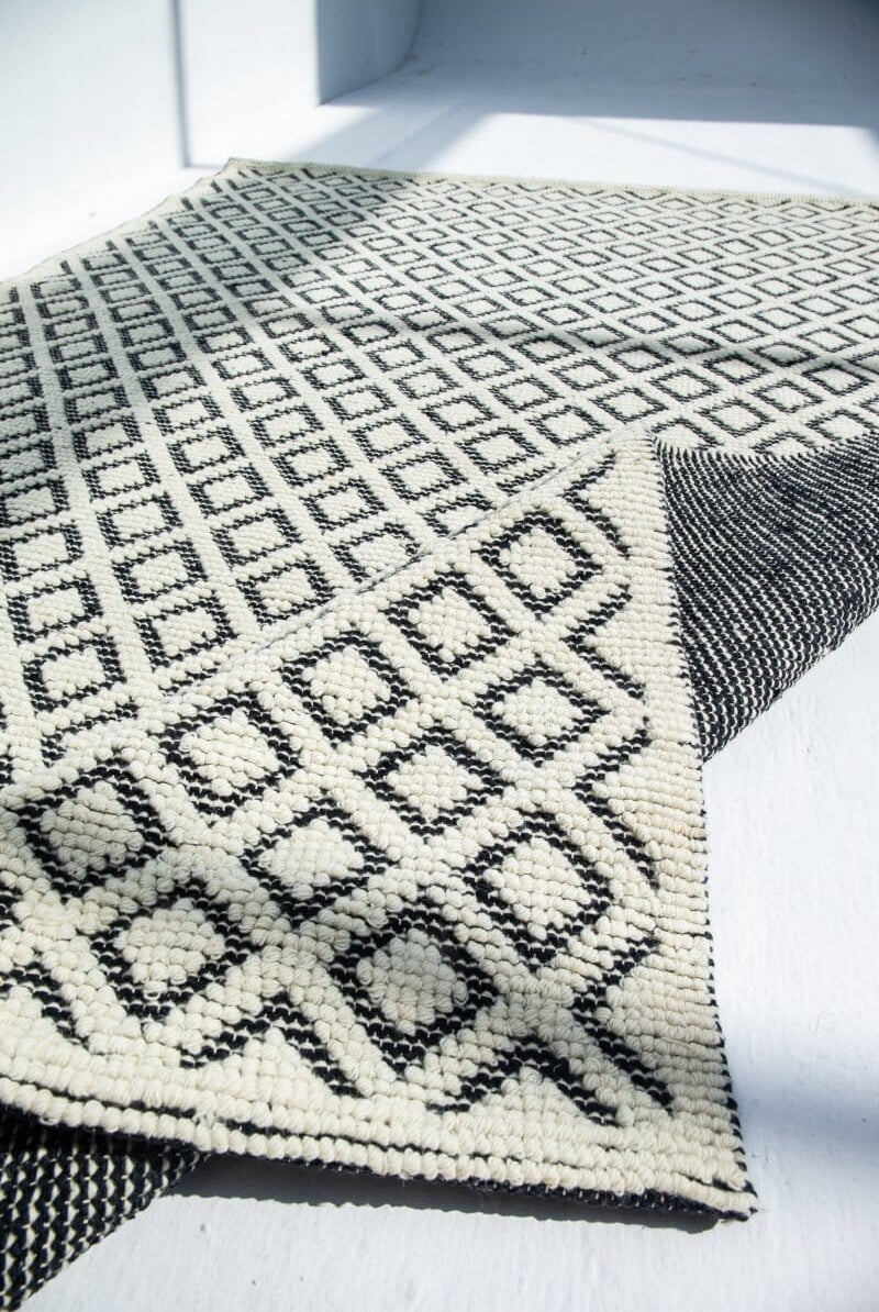 Nautical Serenity - Natural White & Navy Blue Woven Rug (2 Sizes) WOVEN RUG