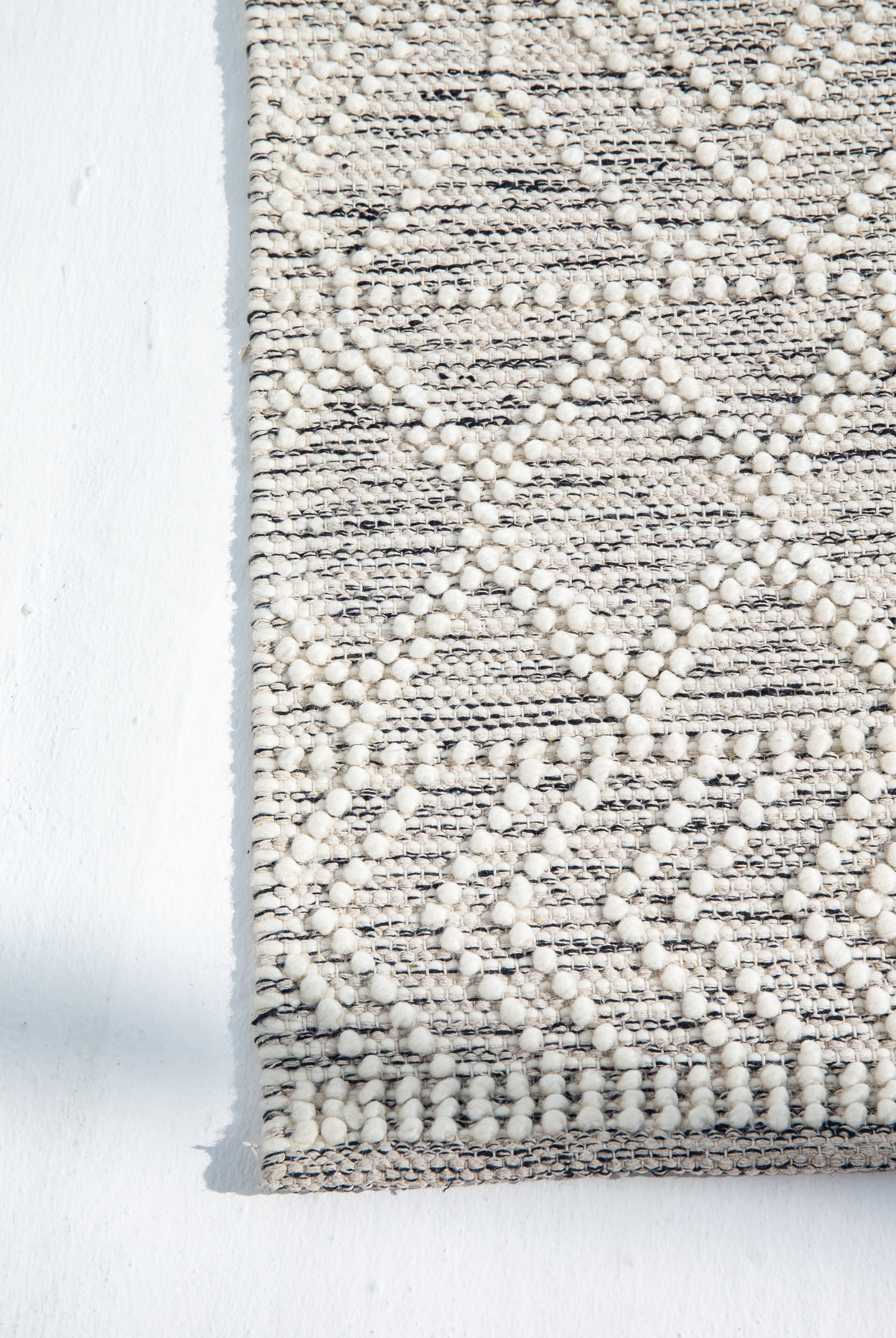 Diamond Radiance - Natural White Woven Diamond Patterned Rug (5 Sizes)