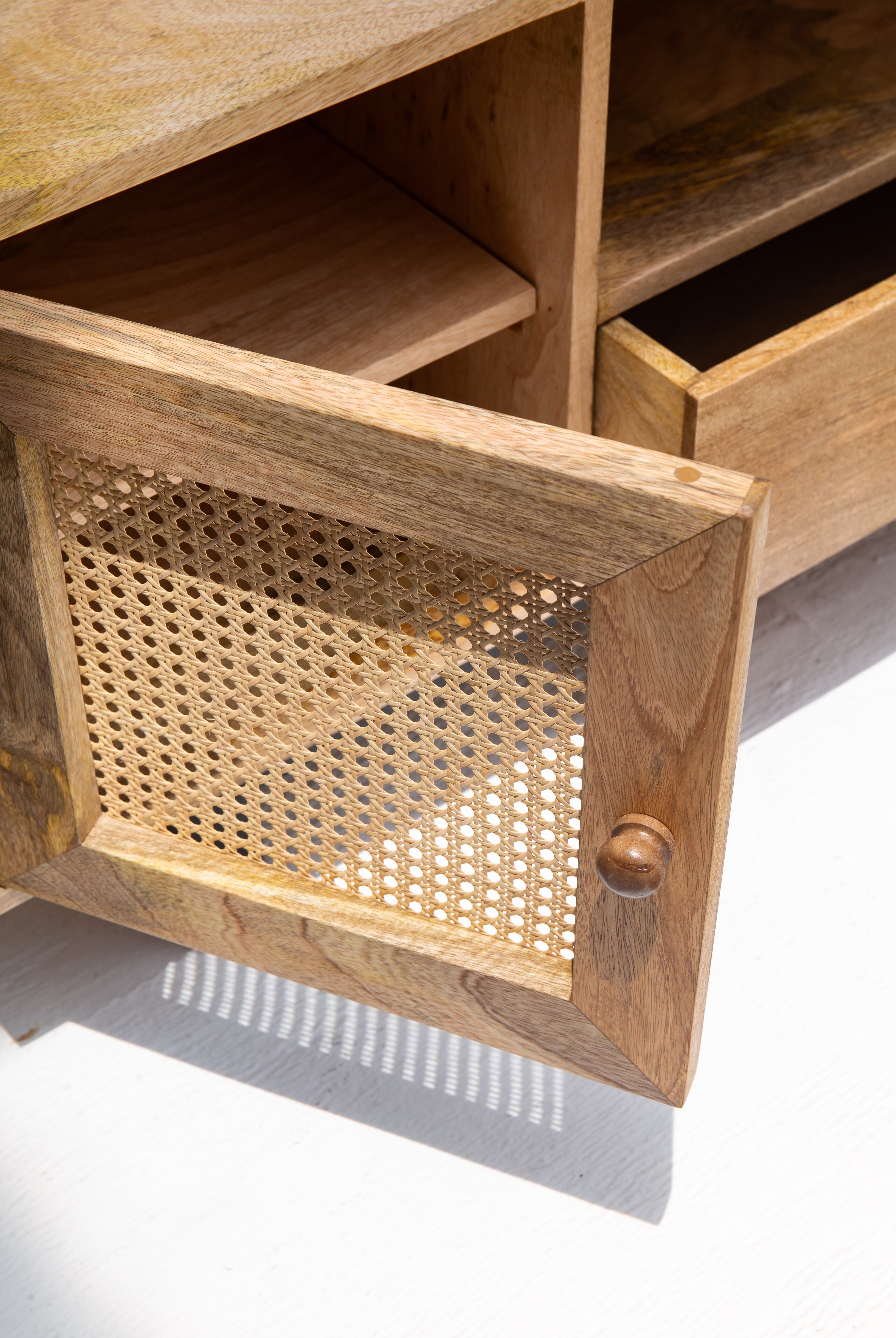 Alan Rattan Doors TV Unit Homekode