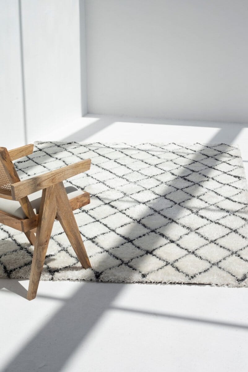 Criss Cross White & Black Fluffy Shaggy Rug (200x300 CM)