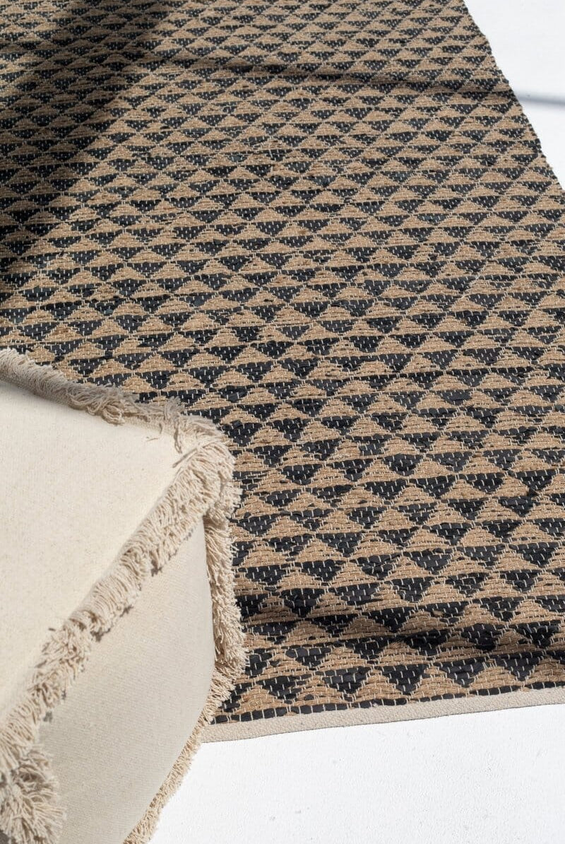 Ebon Elegance - Black Triangular Natural Woven Rug (2 Sizes) WOVEN RUG