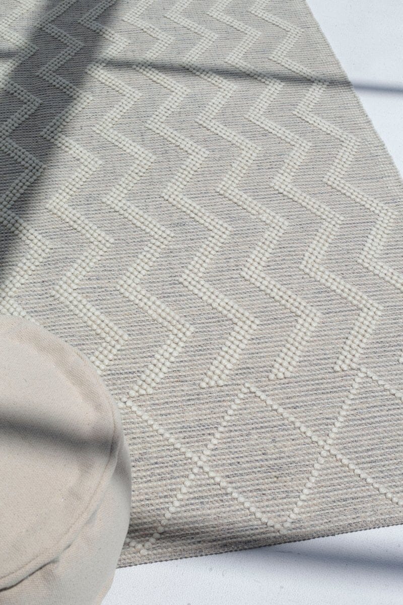 Wave of Elegance - Natural White Woven Wave Patterned Rug (4 Sizes)