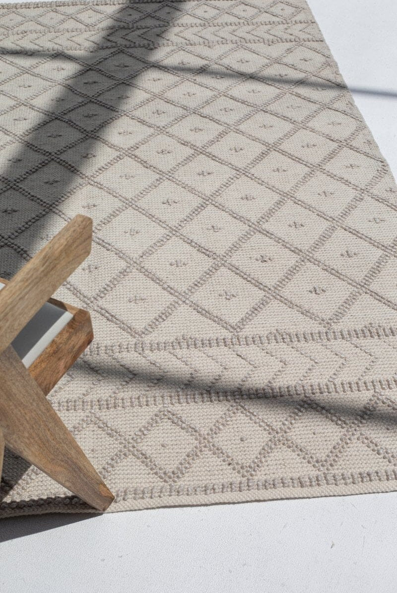 Timeless Threads - Detailed Light Beige Wool Rug (3 Sizes)