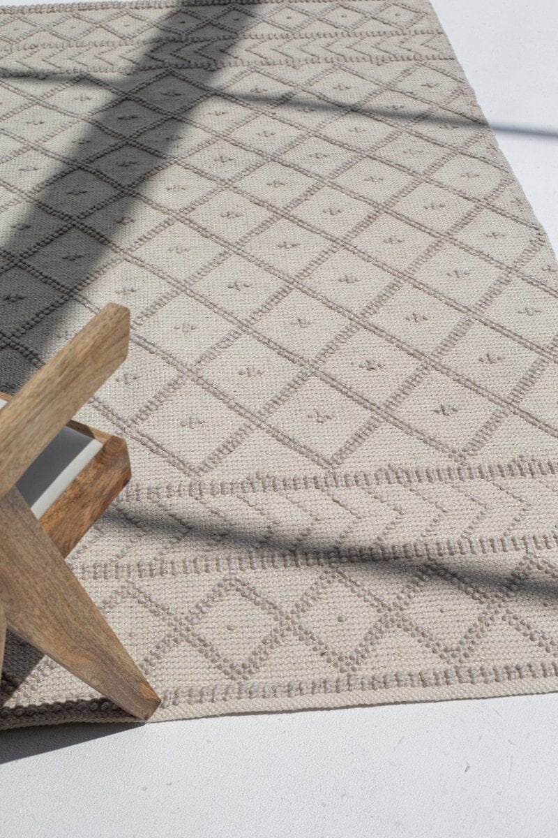 Timeless Threads - Detailed Light Beige Wool Rug (3 Sizes)