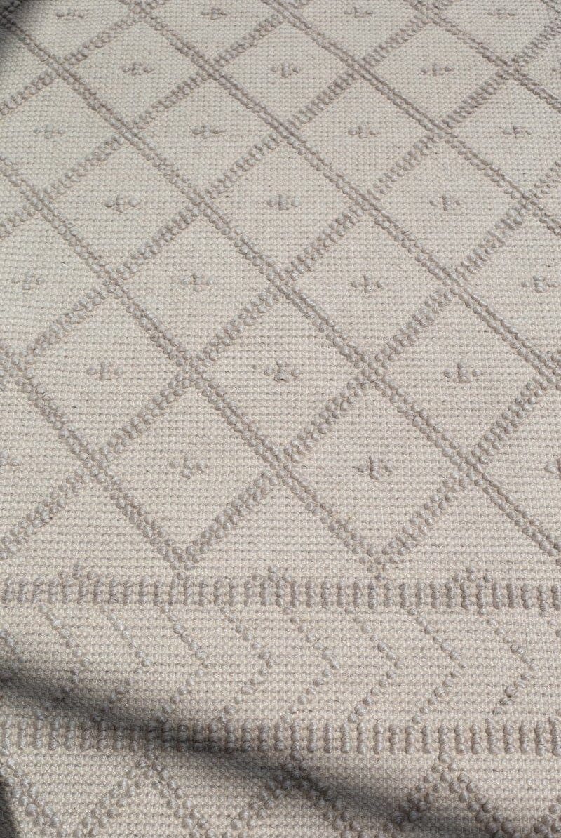 Timeless Threads - Detailed Light Beige Wool Rug (3 Sizes) WOVEN RUG