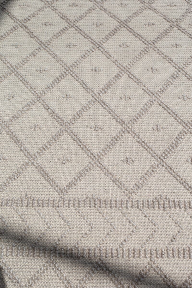 Timeless Threads - Detailed Light Beige Wool Rug (3 Sizes) WOVEN RUG