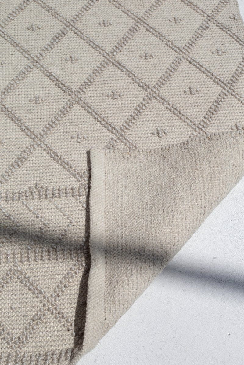 Timeless Threads - Detailed Light Beige Wool Rug (3 Sizes) WOVEN RUG