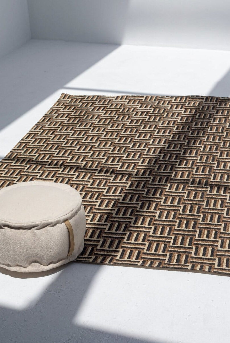 Transitional Elegance - Natural and Black Jute Rug (2 Sizes) Braided -- Braided Rug