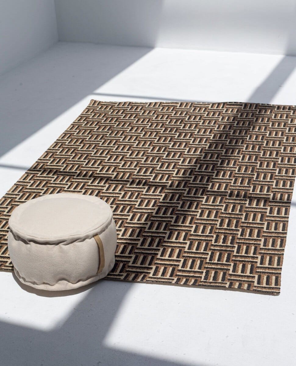 Transitional Elegance - Natural and Black Jute Rug (2 Sizes) Braided -- Braided Rug