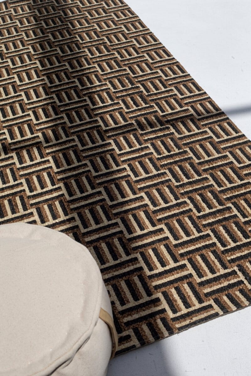Transitional Elegance - Natural and Black Jute Rug (2 Sizes)