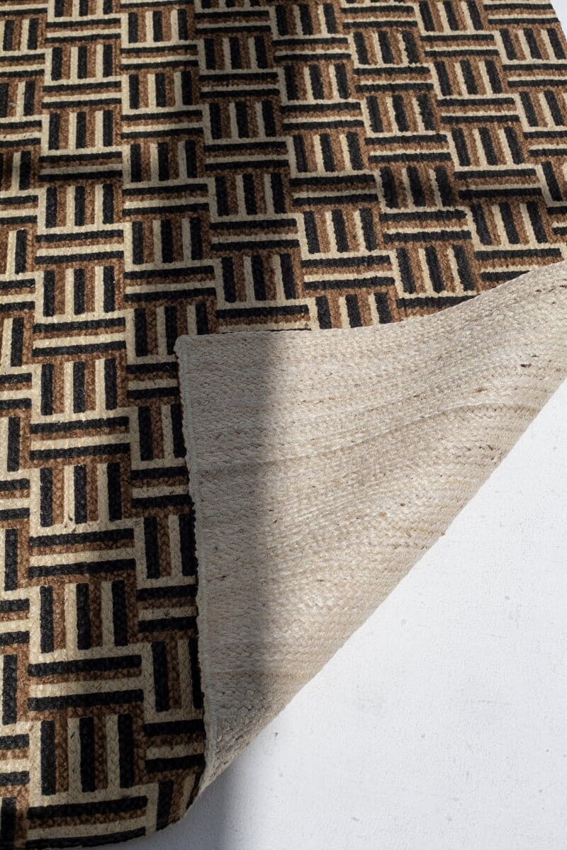 Transitional Elegance - Natural and Black Jute Rug (2 Sizes) Braided -- Braided Rug