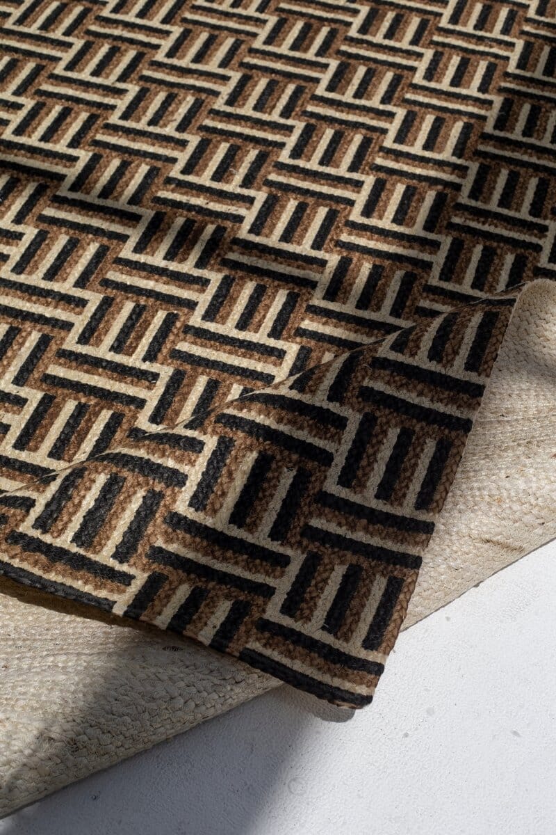 Transitional Elegance - Natural and Black Jute Rug (2 Sizes) Braided -- Braided Rug