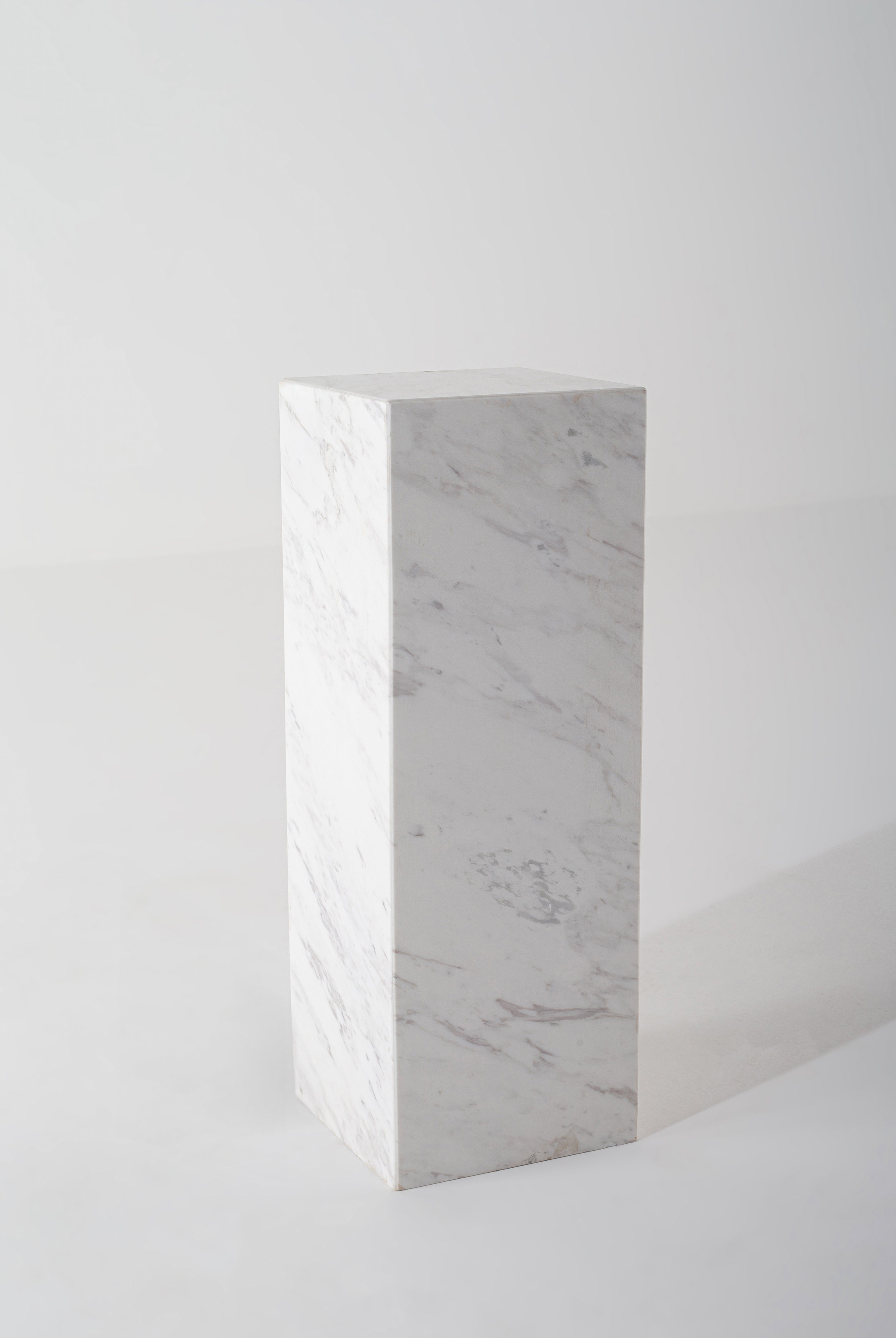 Bianco Venus Plinth