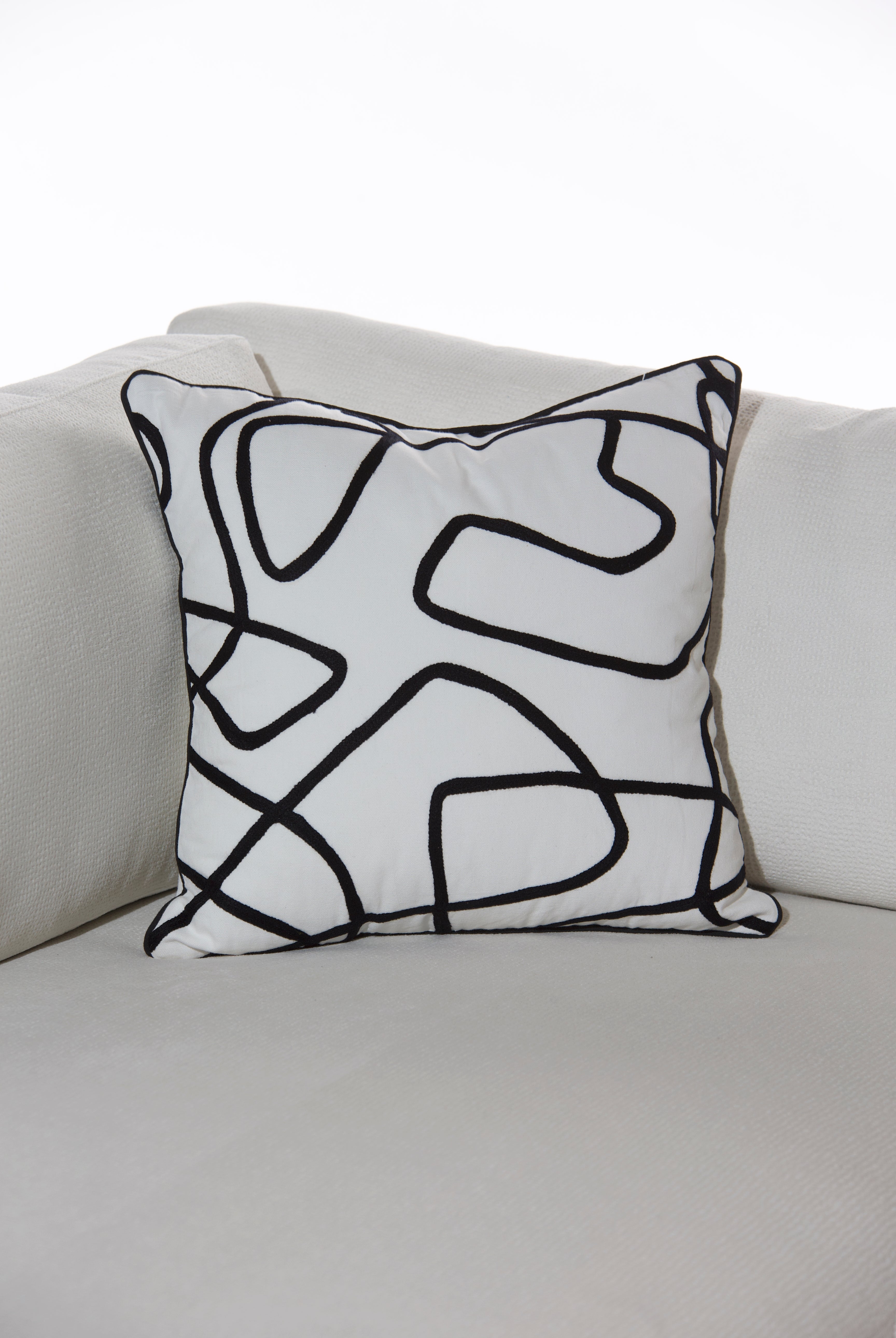 Noir Trace Cushion With Filler