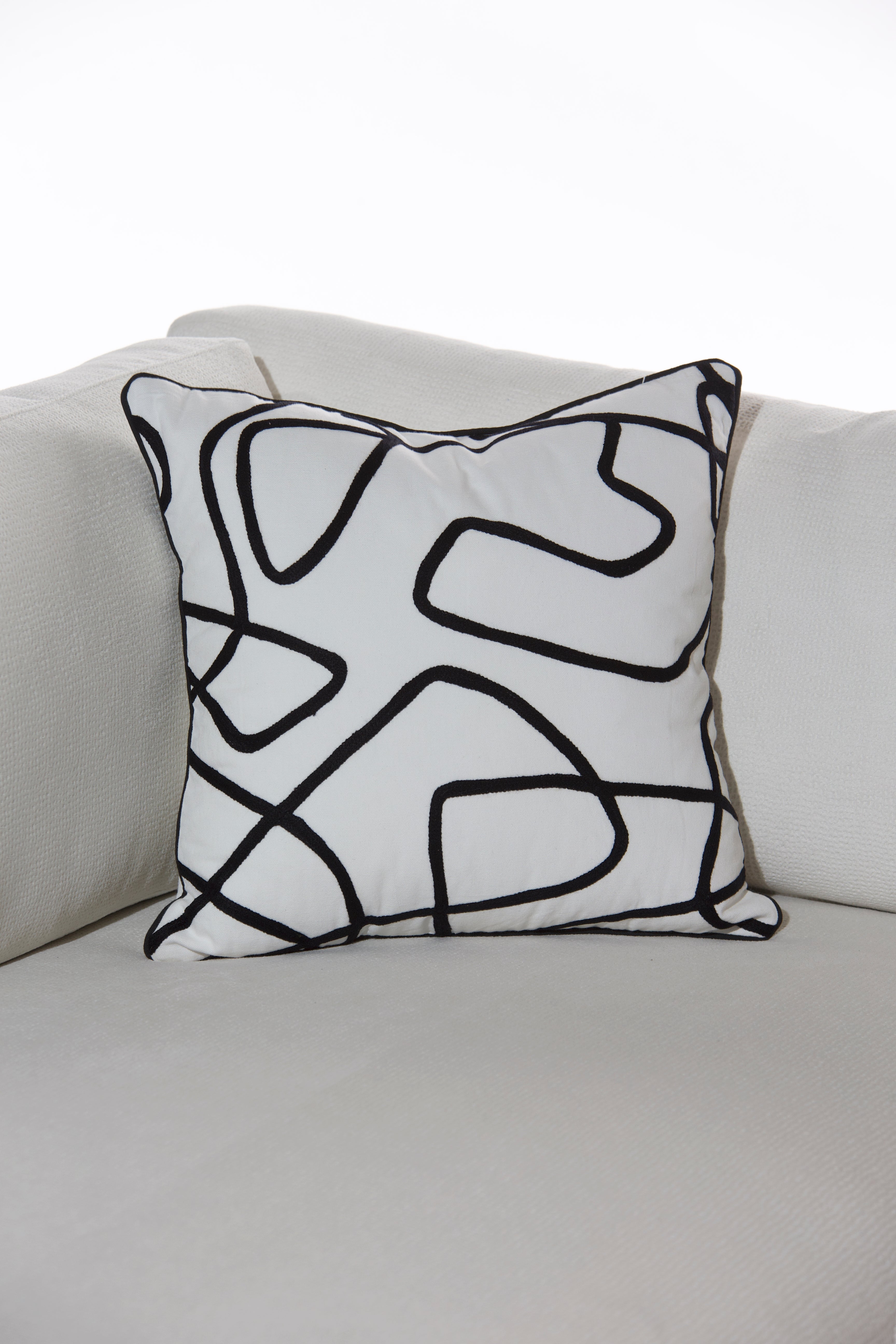 Noir Trace Cushion With Filler