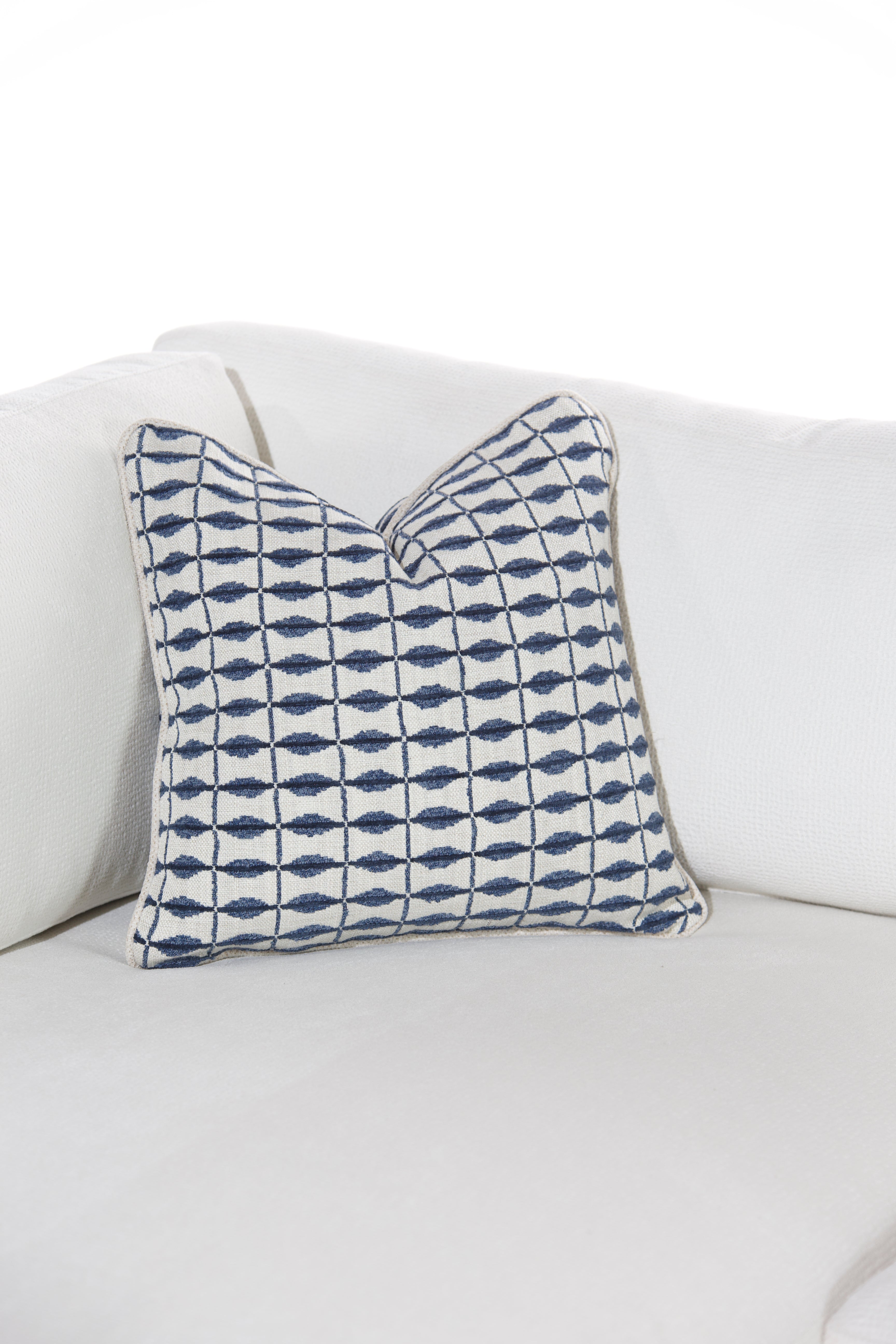 Indigo Crest Cushion With Filler