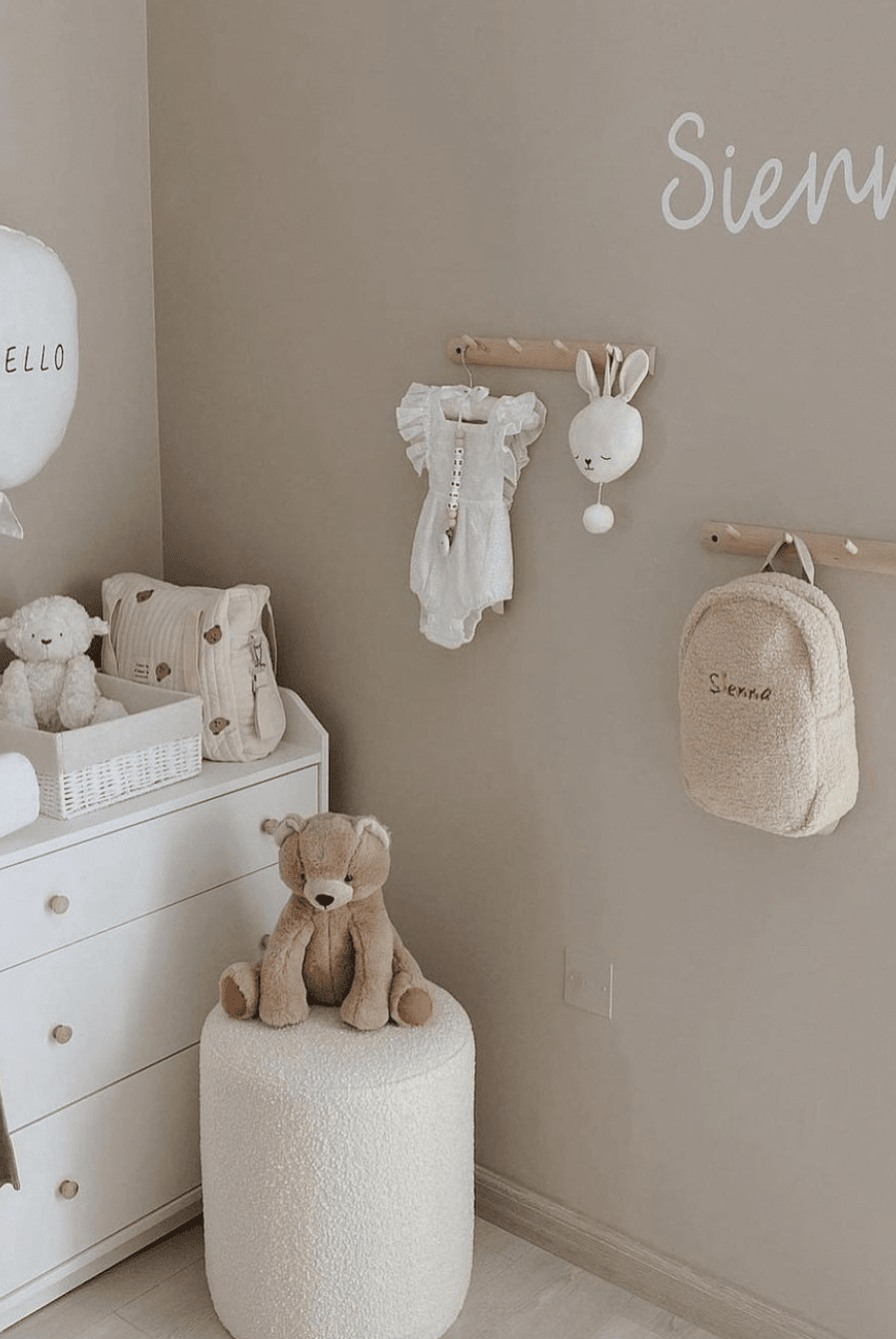 Boucle Off-White Round Pouf (2 SIZES)