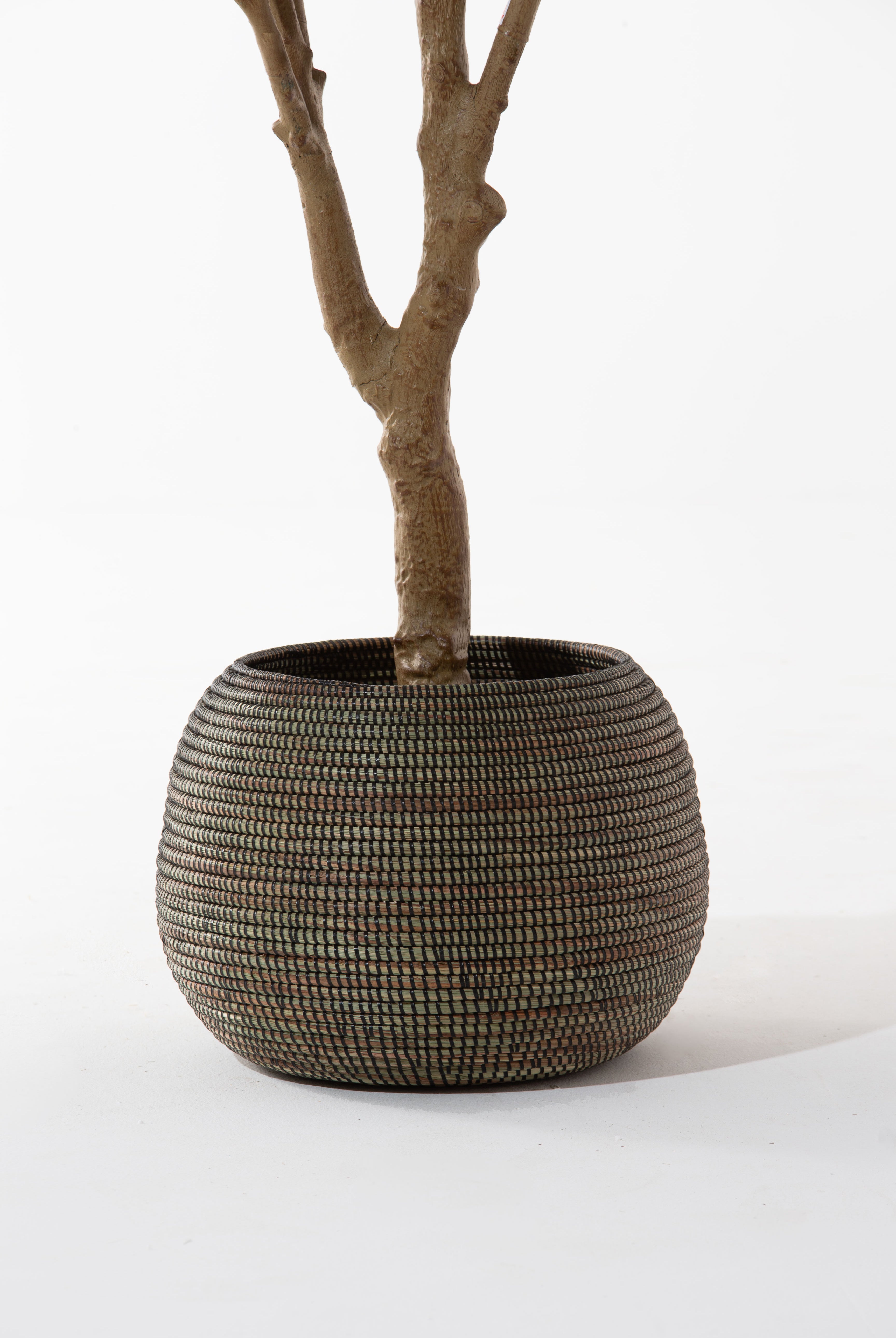 Cambria Handmade Black Pot