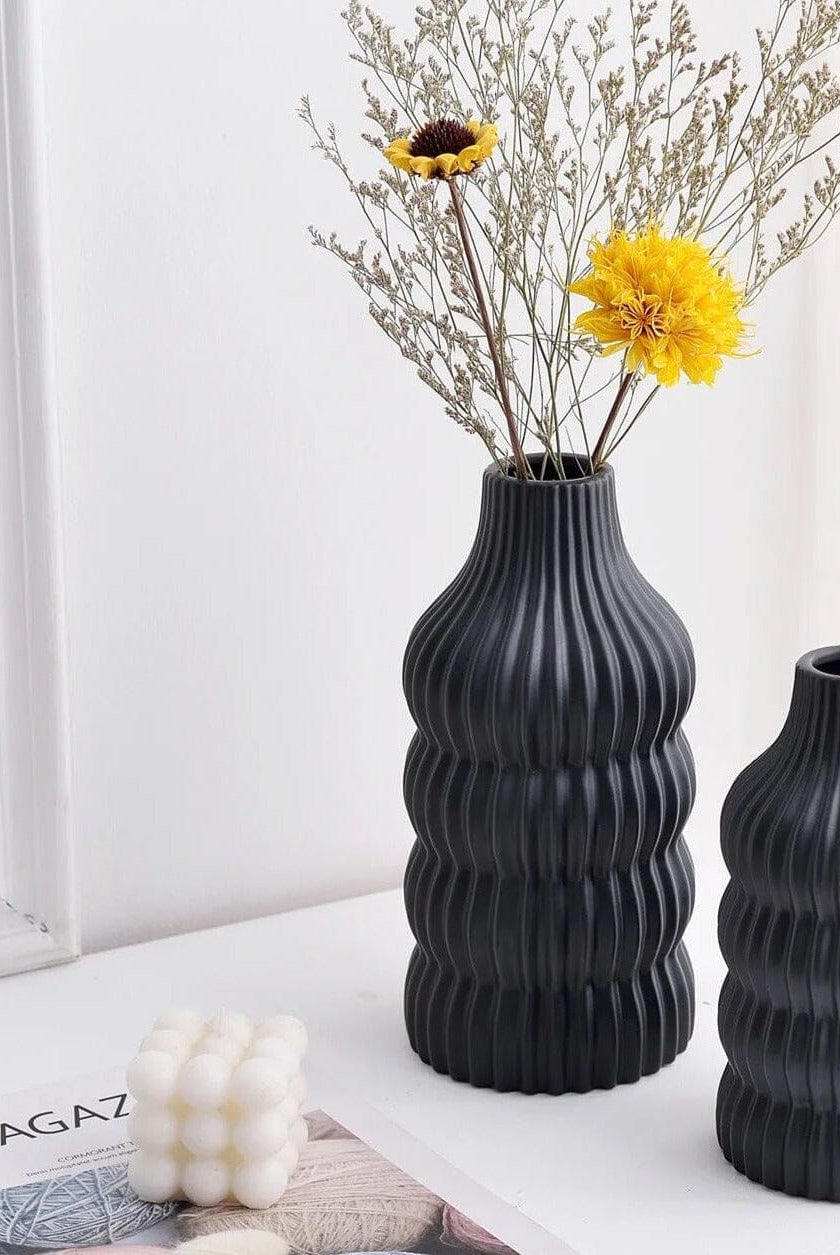 Layered Wavy Ceramic Black Vases (2 Sizes)
