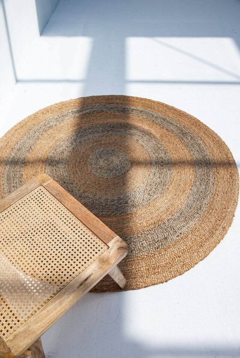 Tranquil Rounds - Gray and Beige Crochet Natural Round Jute Rug (2 Sizes)