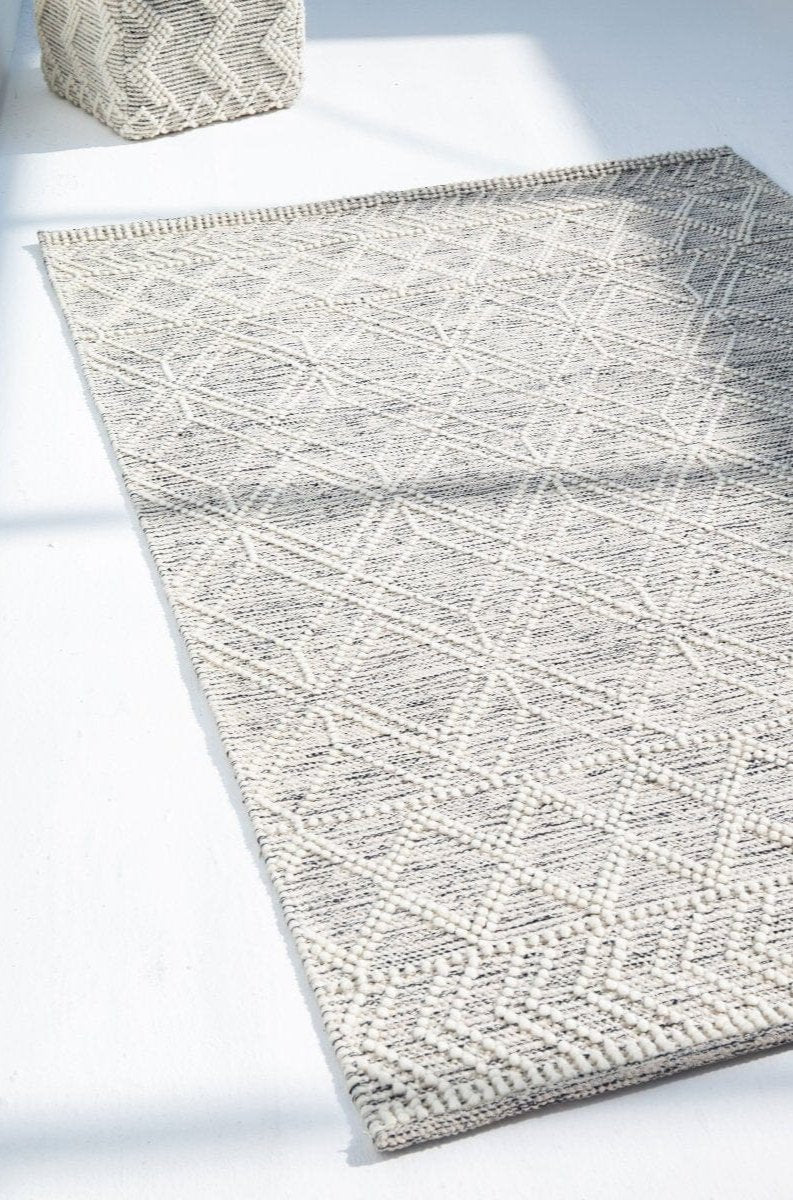 Diamond Radiance - Natural White Woven Diamond Patterned Rug (5 Sizes)