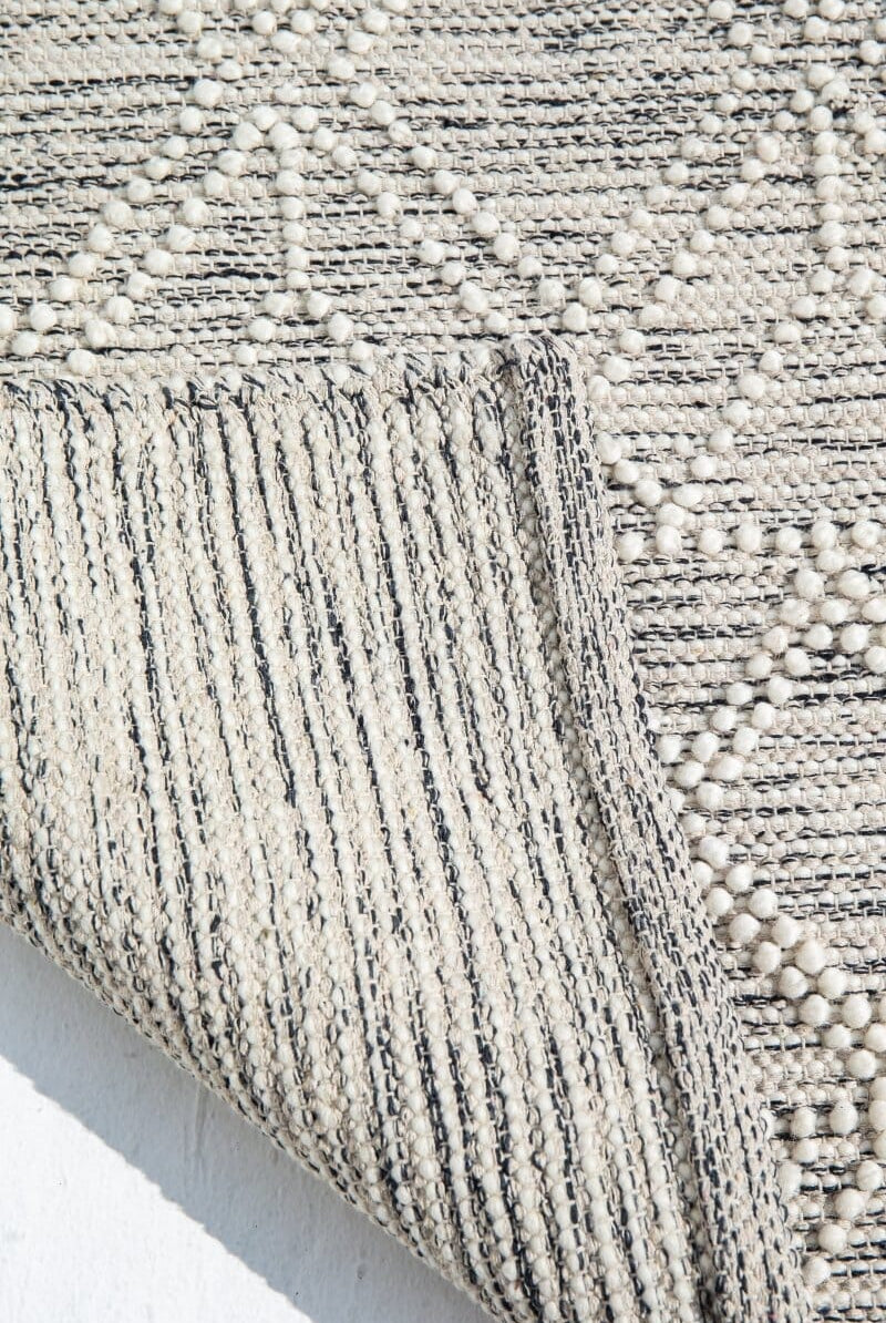 Diamond Radiance - Natural White Woven Diamond Patterned Rug (5 Sizes)