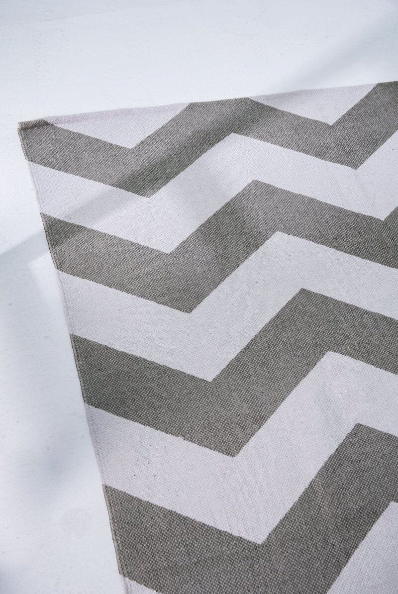 Serene Harmony - Grey & White Patterns Digital Printed Rug (140x200 CM)