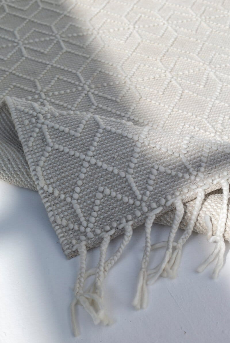 Breezy Tassels - Natural White Woven Rug (4 Sizes)