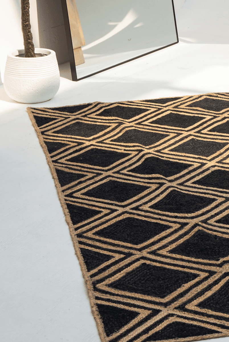 Lozenge Chic - Black & Beige Braided Jute Rug (2 Sizes)