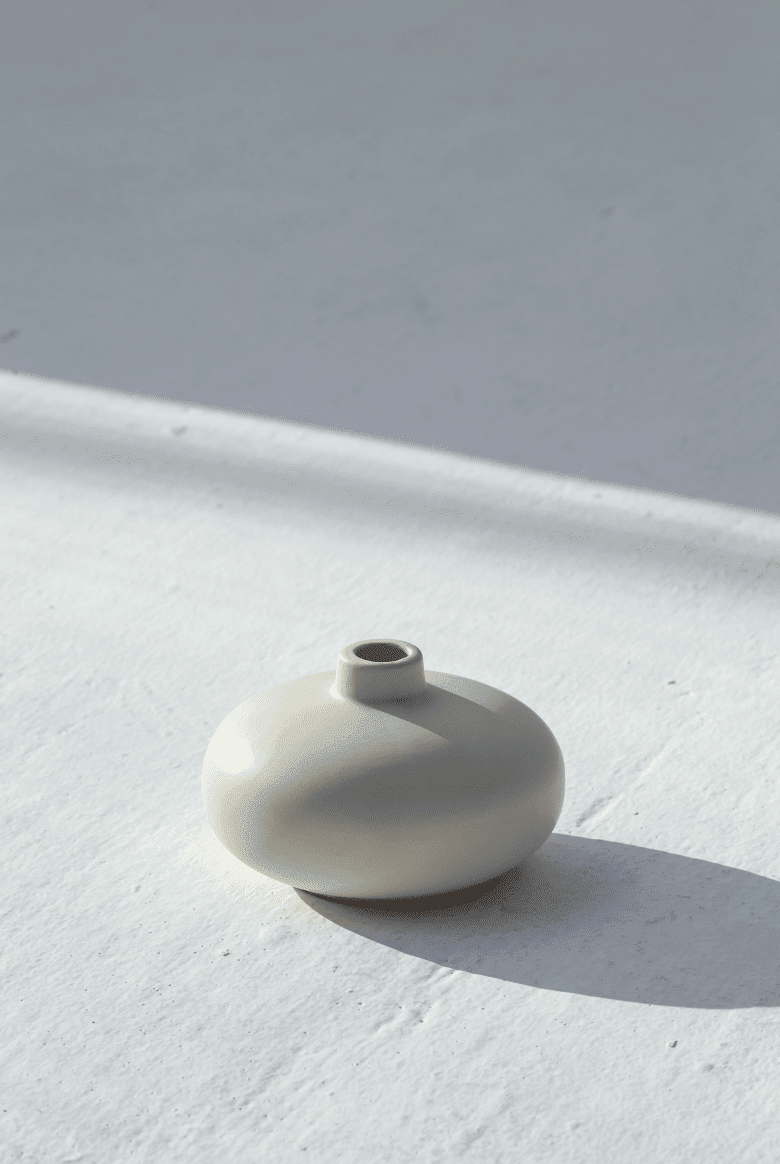 Flat Round White Ceramic Vase Homekode