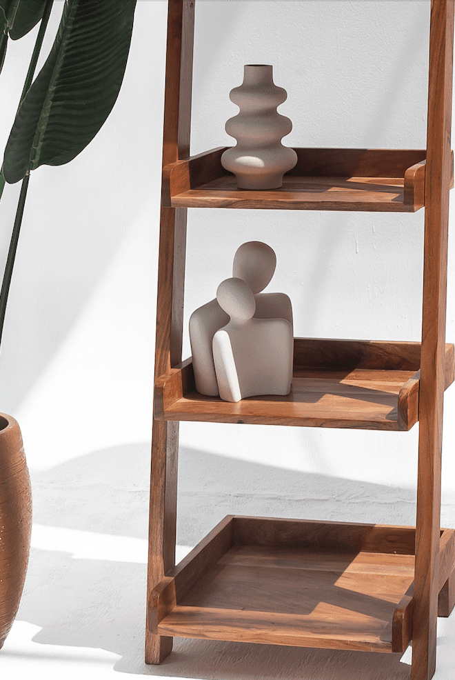 White Couple Sculpture (25x20 CM)