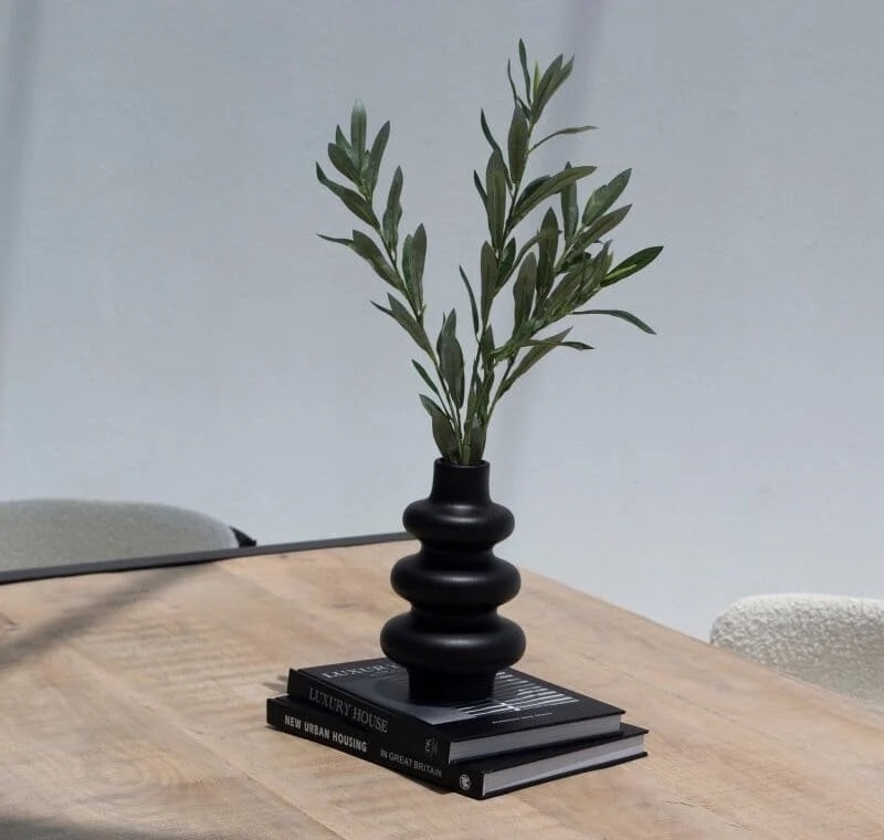 Vase Styling Ideas: How to Arrange Flowers and Decor at Home