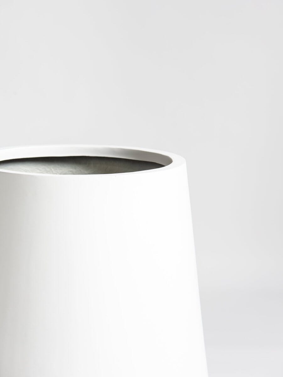 Blanco Sphere Fiber Glass Pot