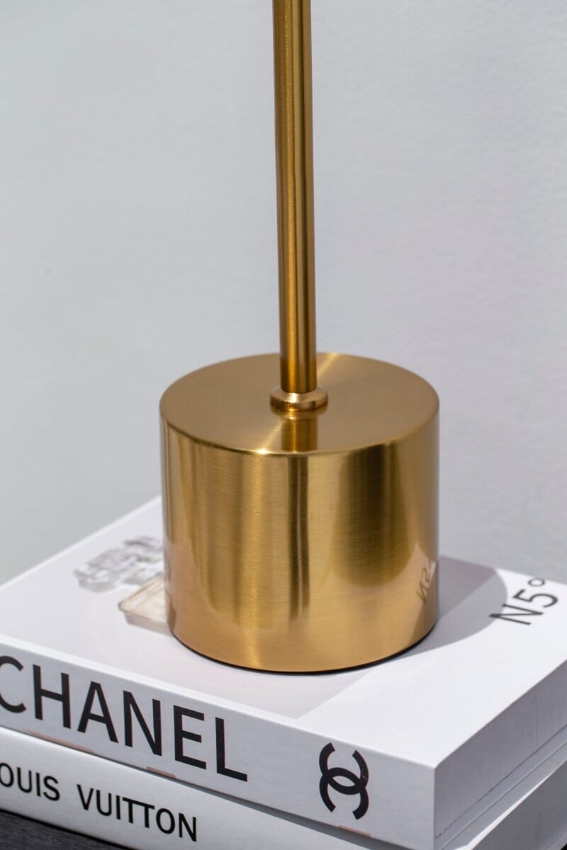 Sleek Minimalist: Modern Metal LED Table Lamp 