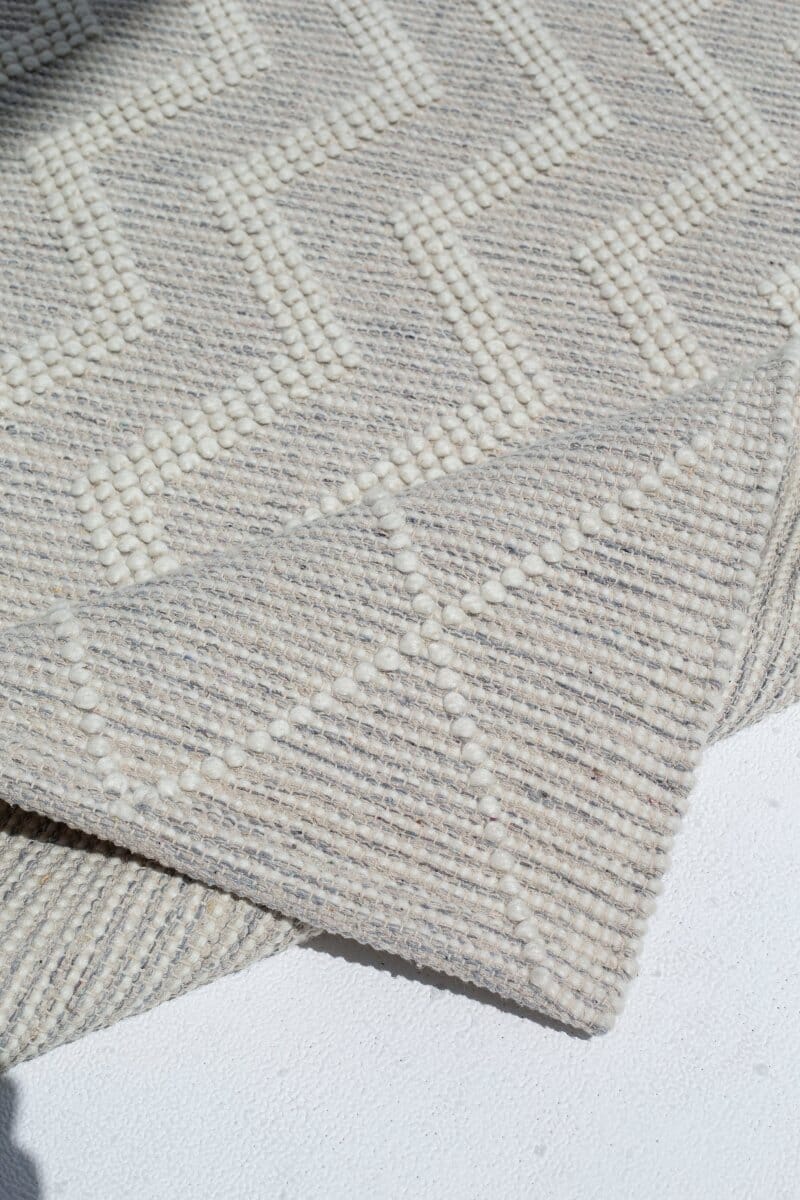 Wave of Elegance - Natural White Woven Wave Patterned Rug (4 Sizes) WOVEN RUG 