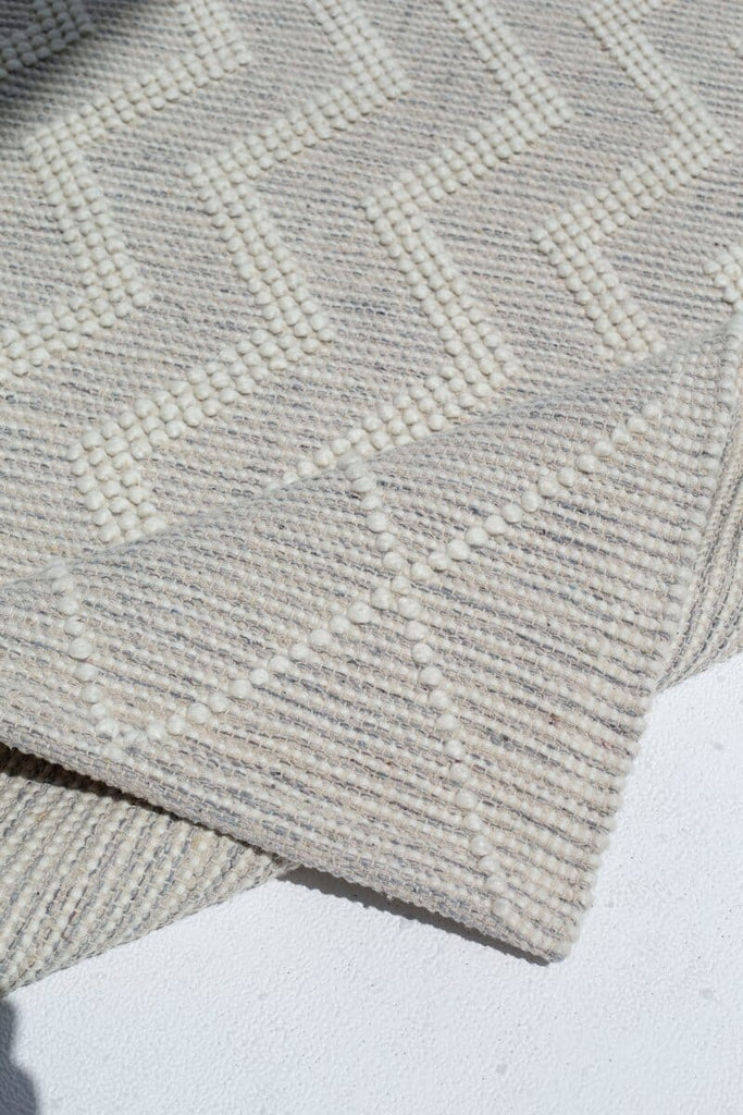 Wave of Elegance - Natural White Woven Wave Patterned Rug (4 Sizes) WOVEN RUG RAM 