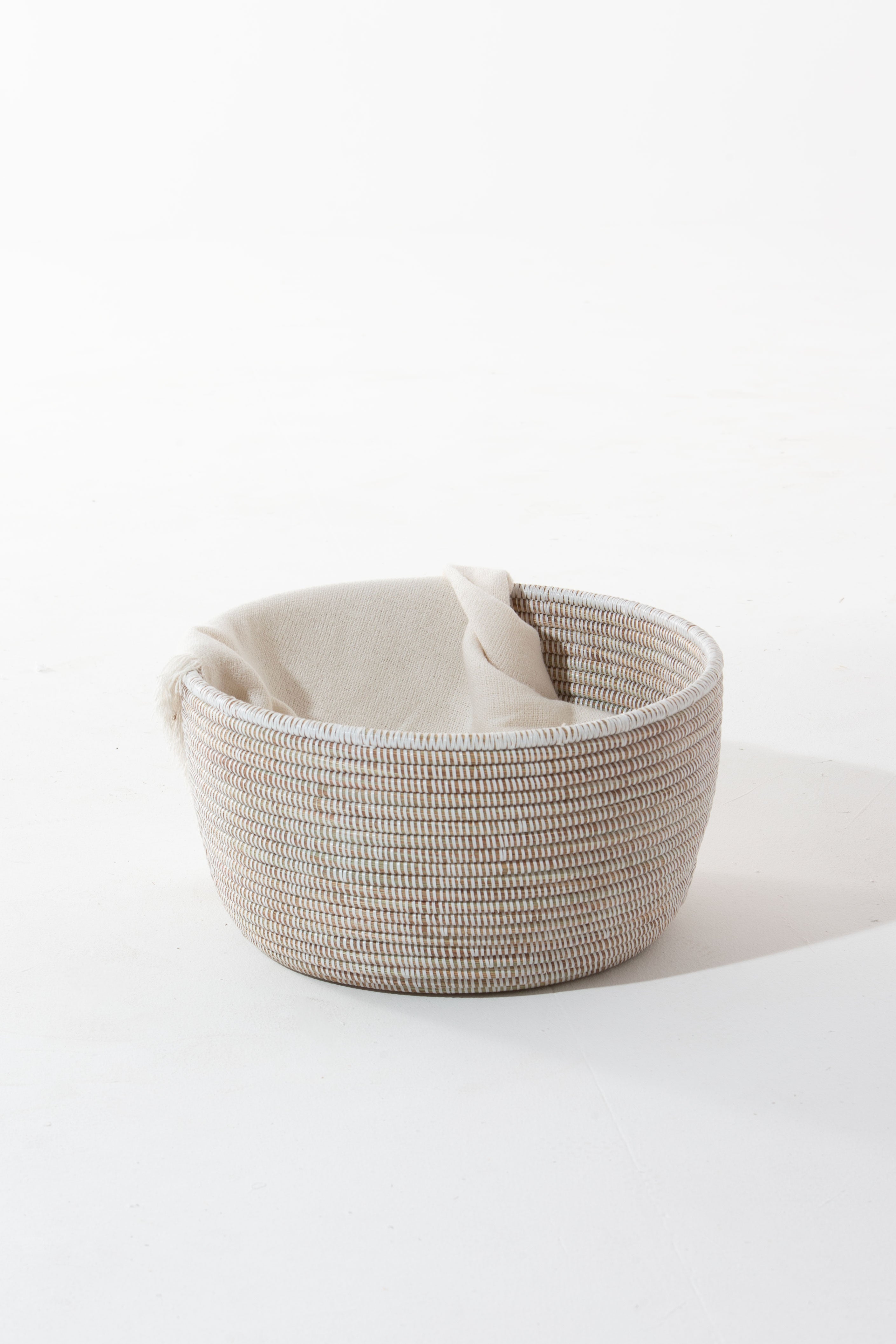 Quilla Handmade White Pet Basket