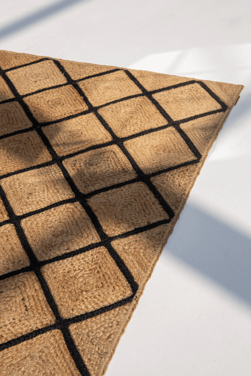 Diamond Pattern Natural Black Jute Rug with Geometric Design – Homekode