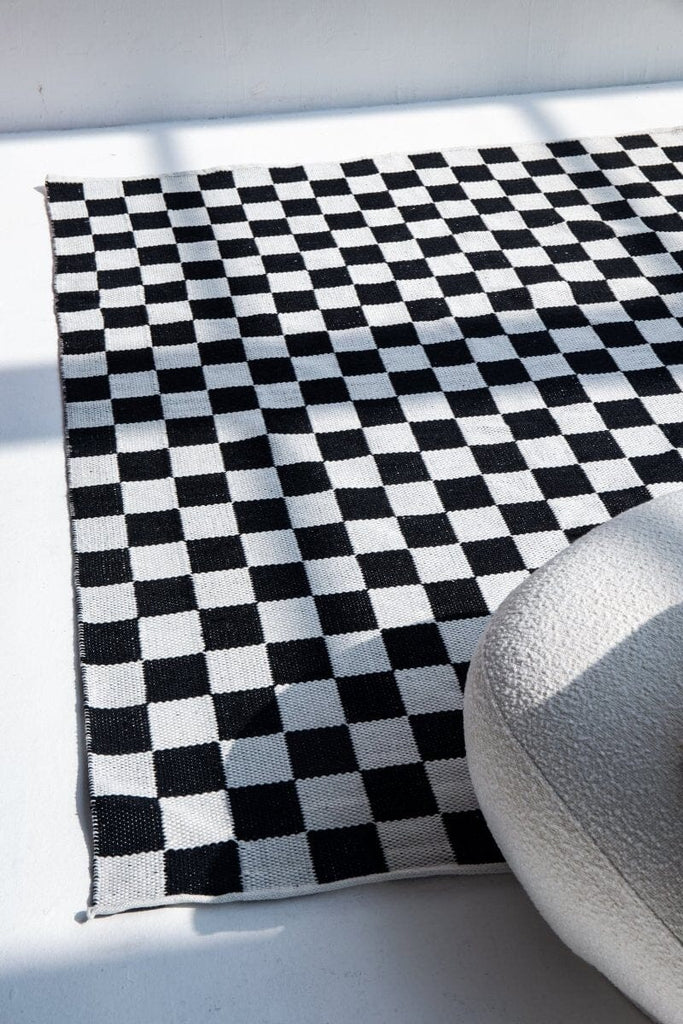 Monochrome Harmony - Checkered Black & White Woven Rug (3 Sizes)