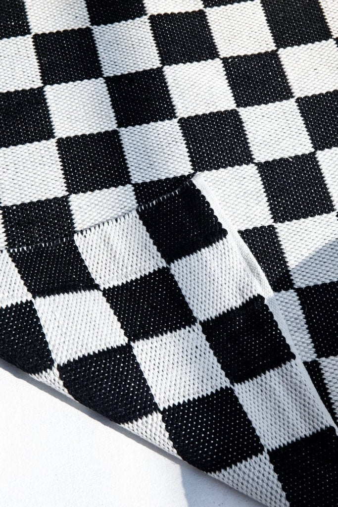 Monochrome Harmony - Checkered Black & White Woven Rug (3 Sizes)