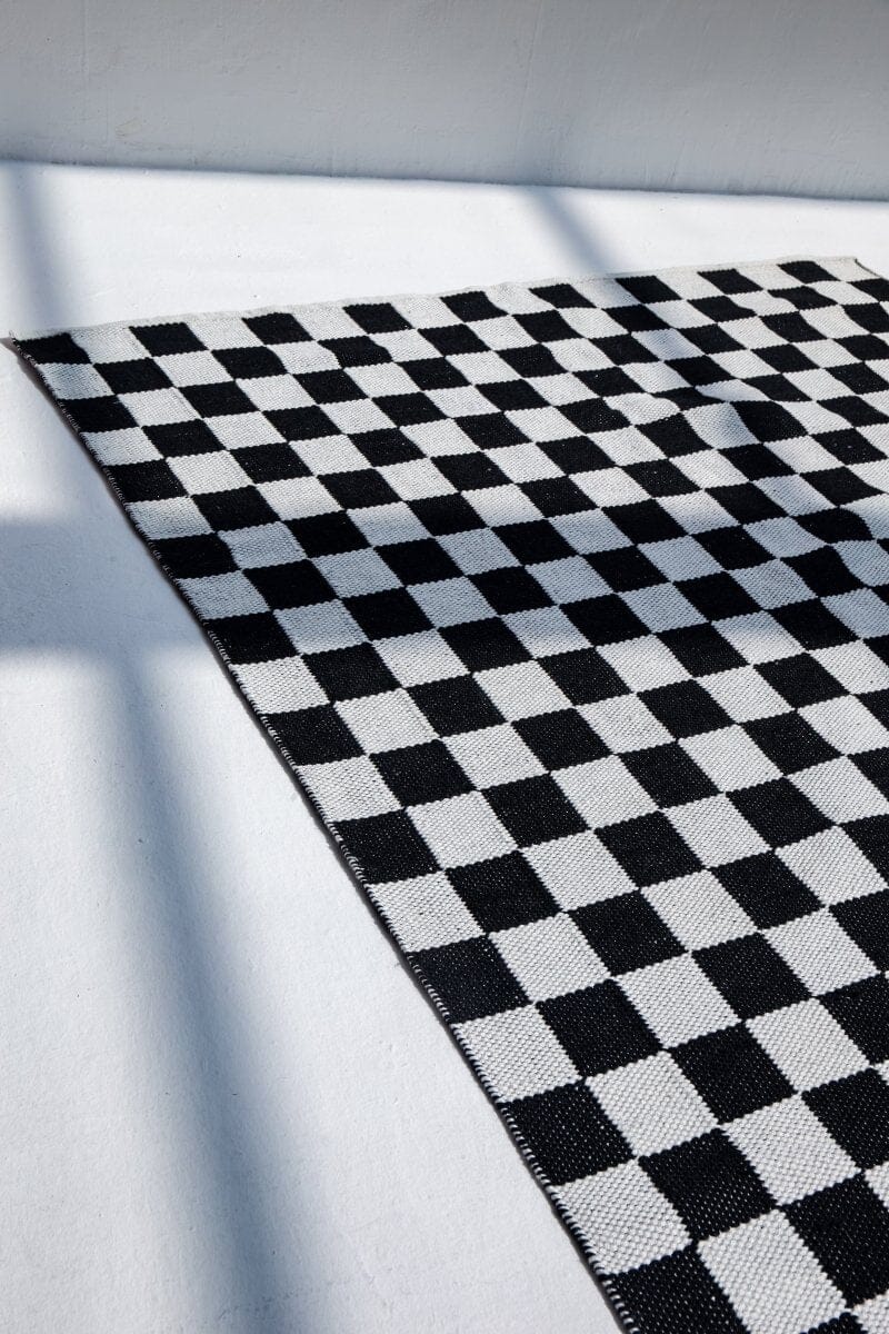 Monochrome Harmony - Checkered Black & White Woven Rug (3 Sizes)