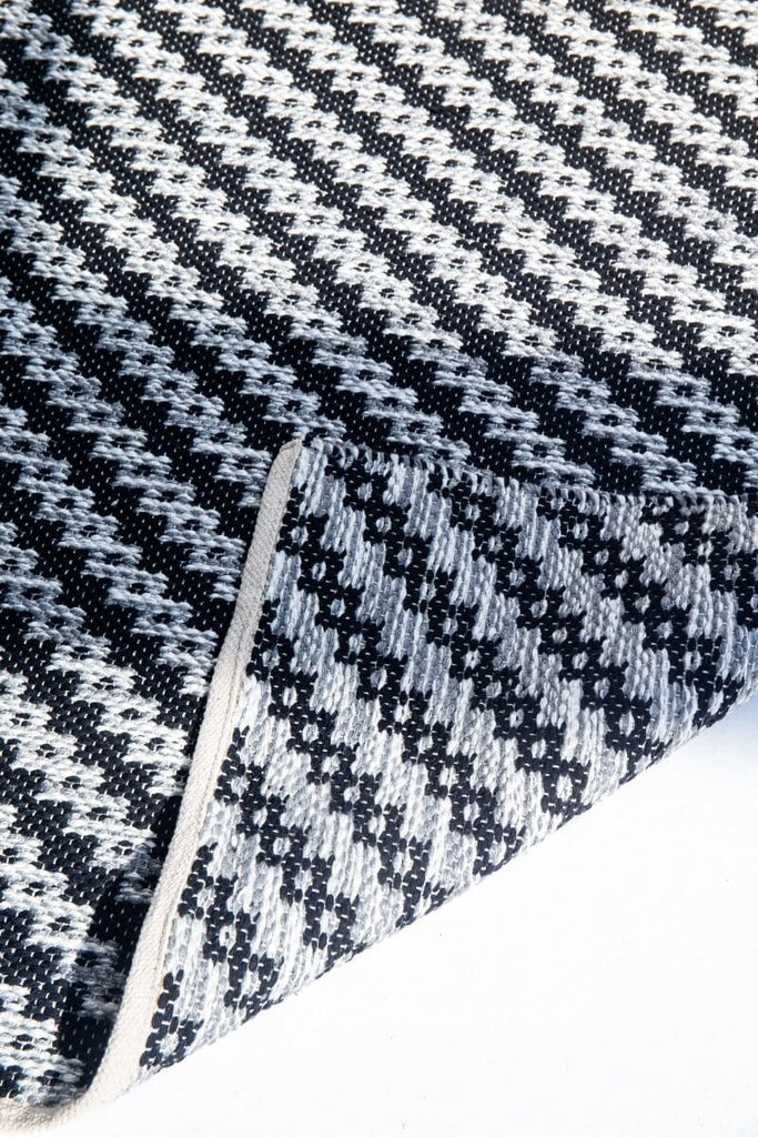 Timeless Contrast - Black & White Patterned Woven Rug (3 Sizes)