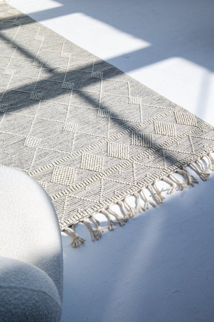 Ethereal Geometry - Natural Tassels White Woven Rug (3 Sizes)
