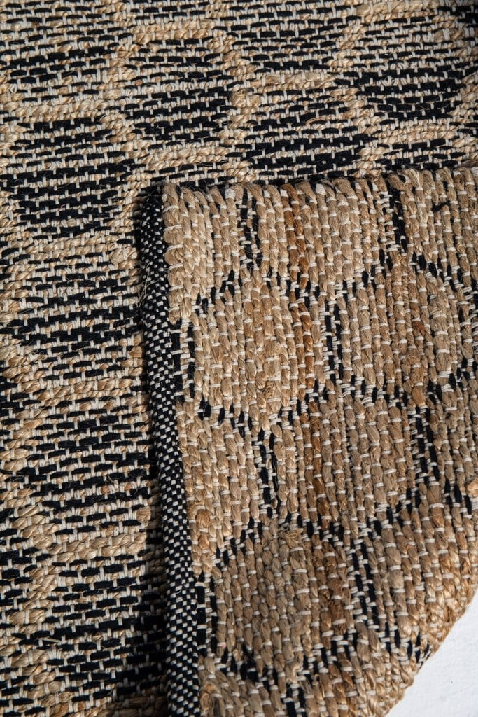 Versatile Elegance - Double-Sided Natural & Black Woven Rug (2 Sizes)